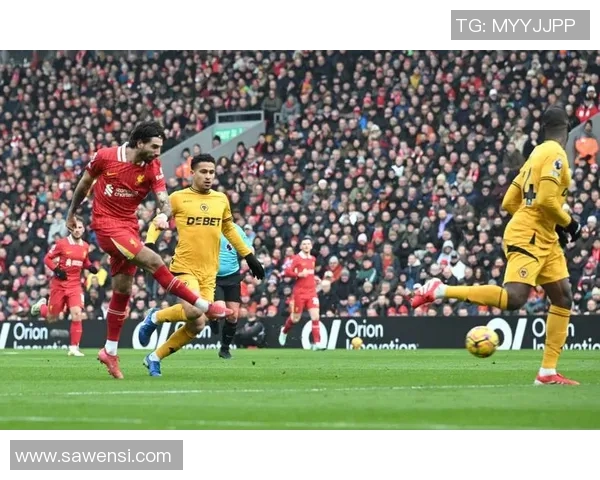 精彩回顾利物浦对阵狼队的比赛录像分析与精彩瞬间分享