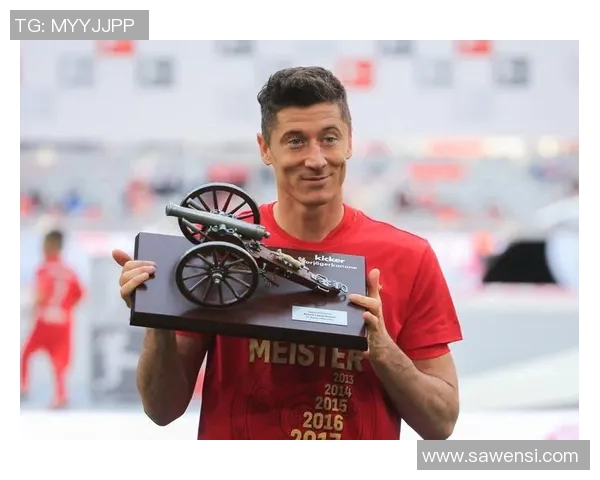 莱万重返德甲赛场引发拜仁球迷愤怒纷纷指责其忘恩负义 莱万重返德甲赛场引发拜仁球迷愤怒纷纷指责其忘恩负义