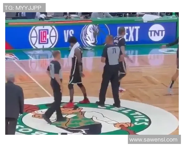 欧文新鞋发布会踩踏耐克Logo引发热议真正的艺术无需标签与束缚 欧文新鞋发布会踩踏耐克Logo引发热议真正的艺术无需标签与束缚