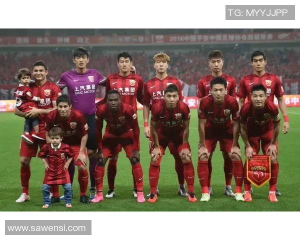 天津队迎战上海上港争夺中超联赛关键三分全力以赴展现球队实力