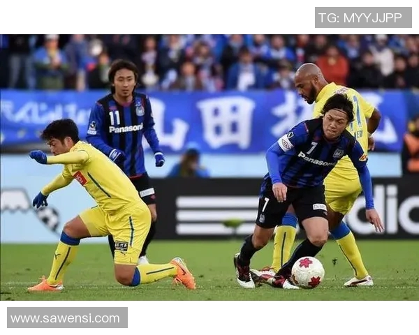 福岗黄峰在激烈对决中迎战琉球球队展现出强大实力与团队默契 福岗黄峰在激烈对决中迎战琉球球队展现出强大实力与团队默契